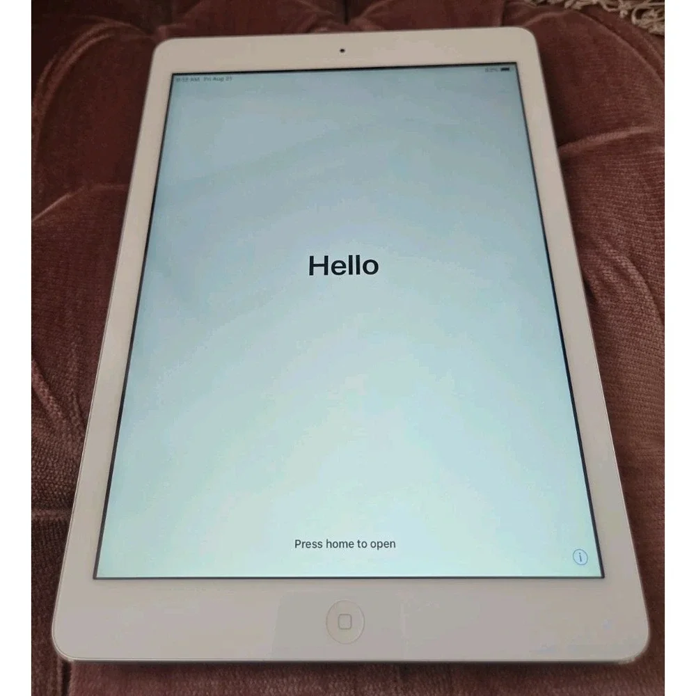 Apple iPad Air Silver A-1474 32GB 1st Gen i0S WiFi  9.7